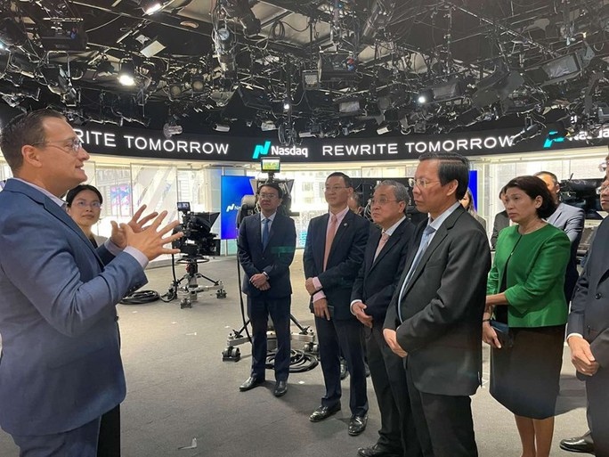 HCM City leader visits NASDAQ Stock Market in New York